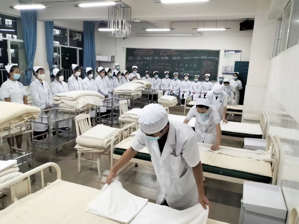 普洱卫生学校护理技能联合社团开展护理技能展示1.png 普洱卫生学校护理技能联合社团开展护理技能展示1.png