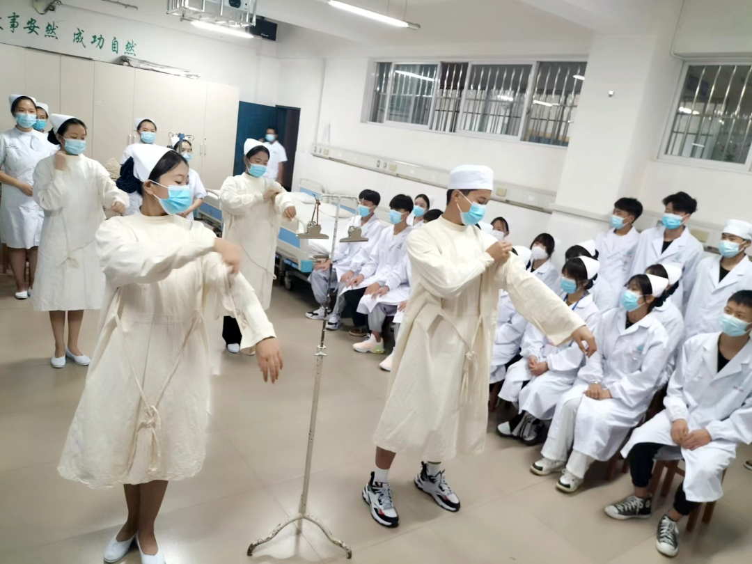 普洱卫生学校护理技能联合社团开展护理技能展示3.png 普洱卫生学校护理技能联合社团开展护理技能展示3.png