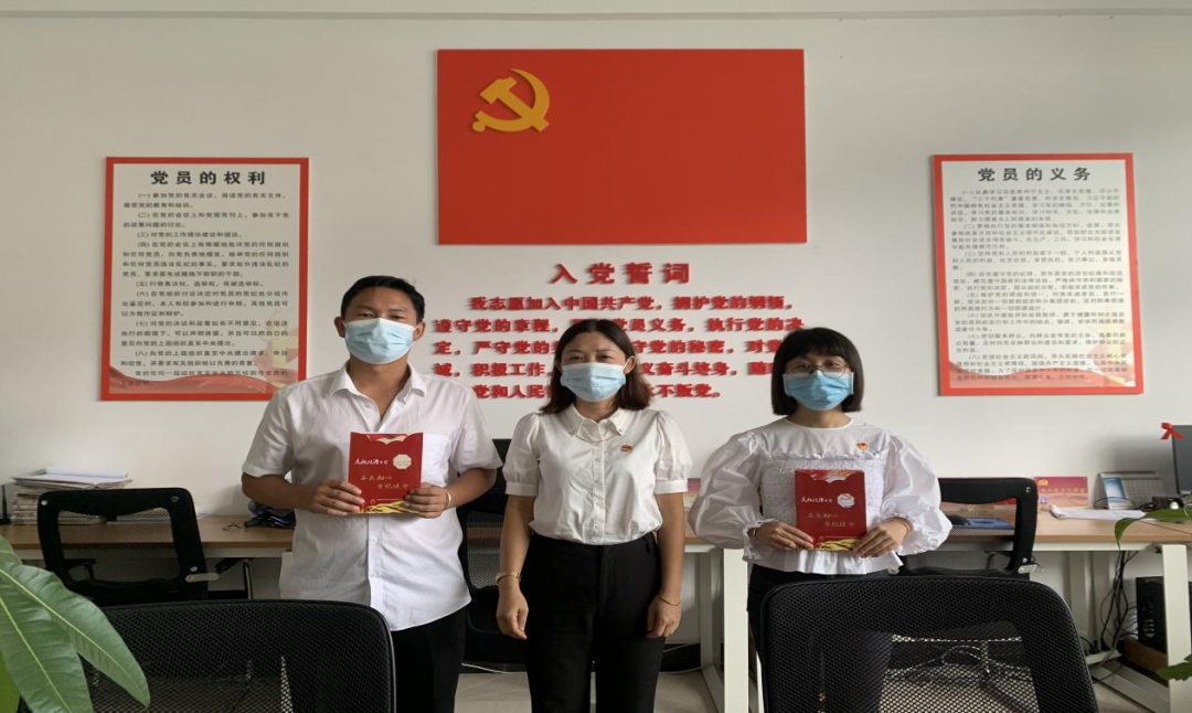 厚植爱党爱国情怀 坚守初心 牢记使命2.png 厚植爱党爱国情怀 坚守初心 牢记使命2.png